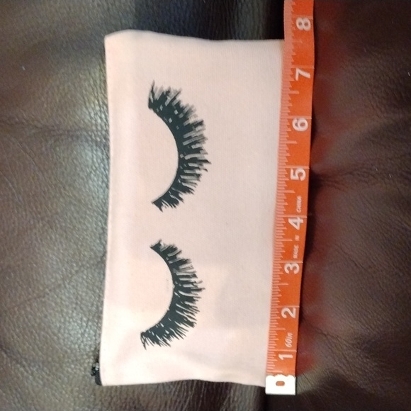 Eyelash Makeup Pouch with Goodies - Picture 12 of 14